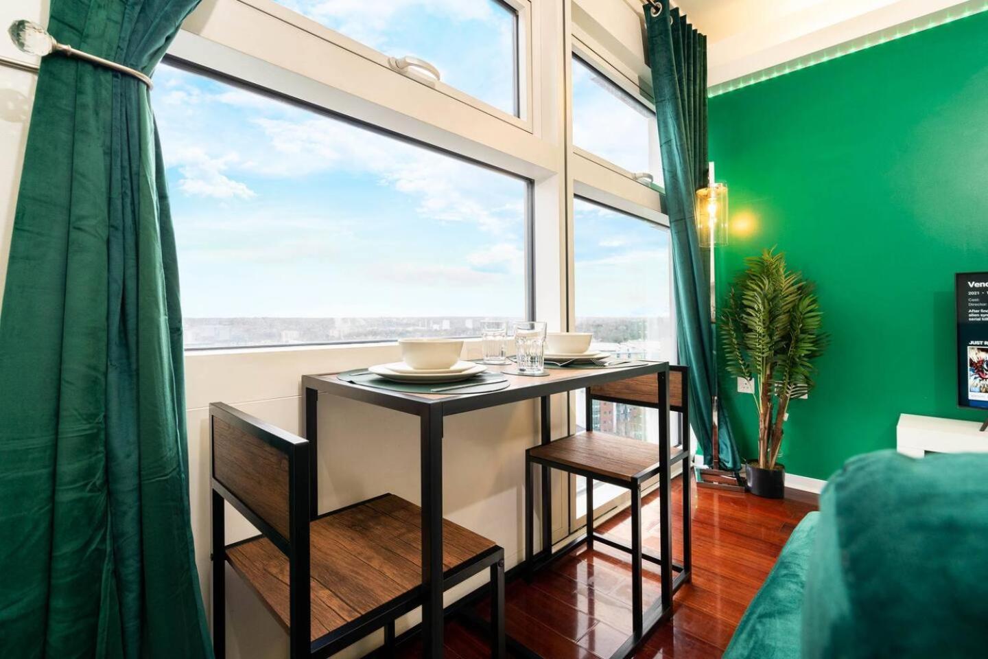 Luxury Rolex Retreat Apartment Birmingham Luaran gambar